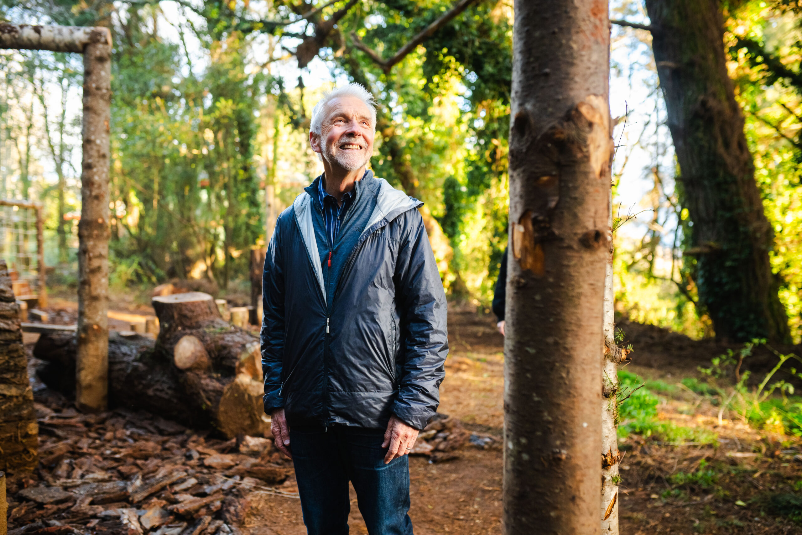 Pete Higgins, profesor emérito de la Universidad de Edimburgo, en su visita al Sendero del Explorador de Puerta del Sur